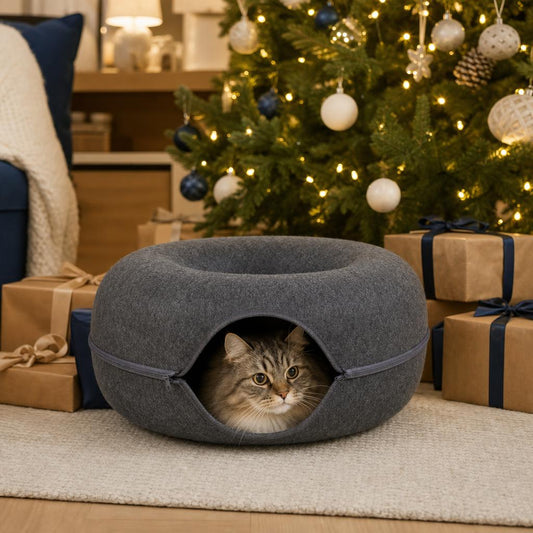 Felt tunnel nest for cats · Christmas